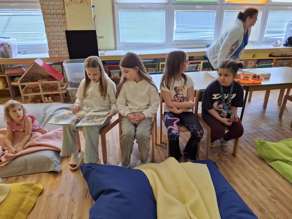 Čtení dětem z MŠ