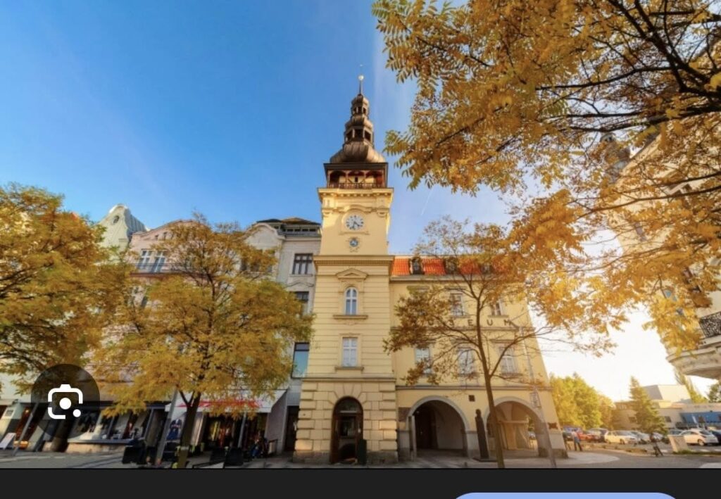 Výstava v prostorách šaten