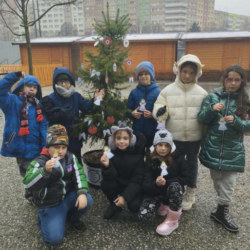 Zdobení stromečku na náměstí Jih