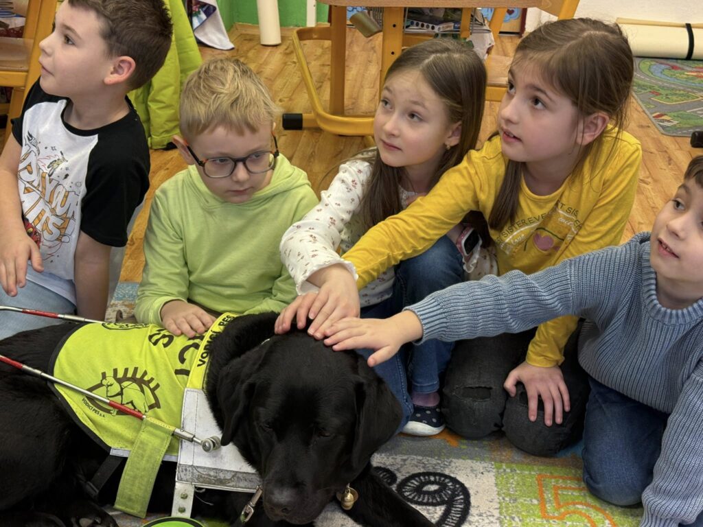 Návštěva pana Holby s vodícím psem
