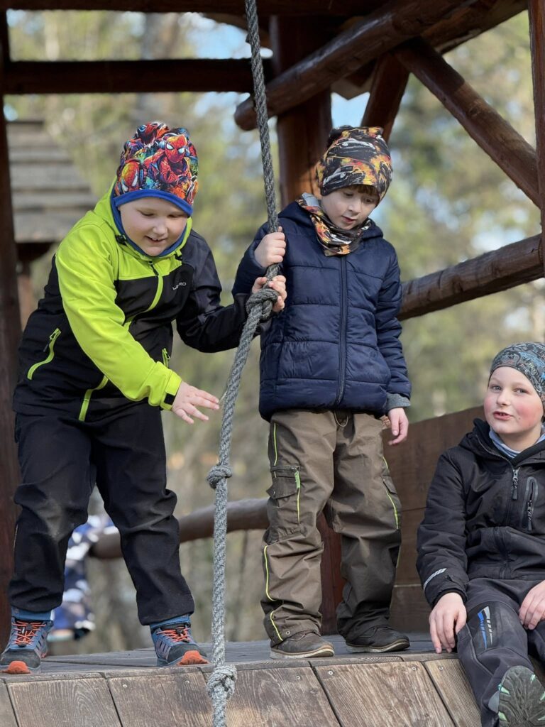 Horní Lomná  – Dolní Lomná hřiště, celodenní výlet