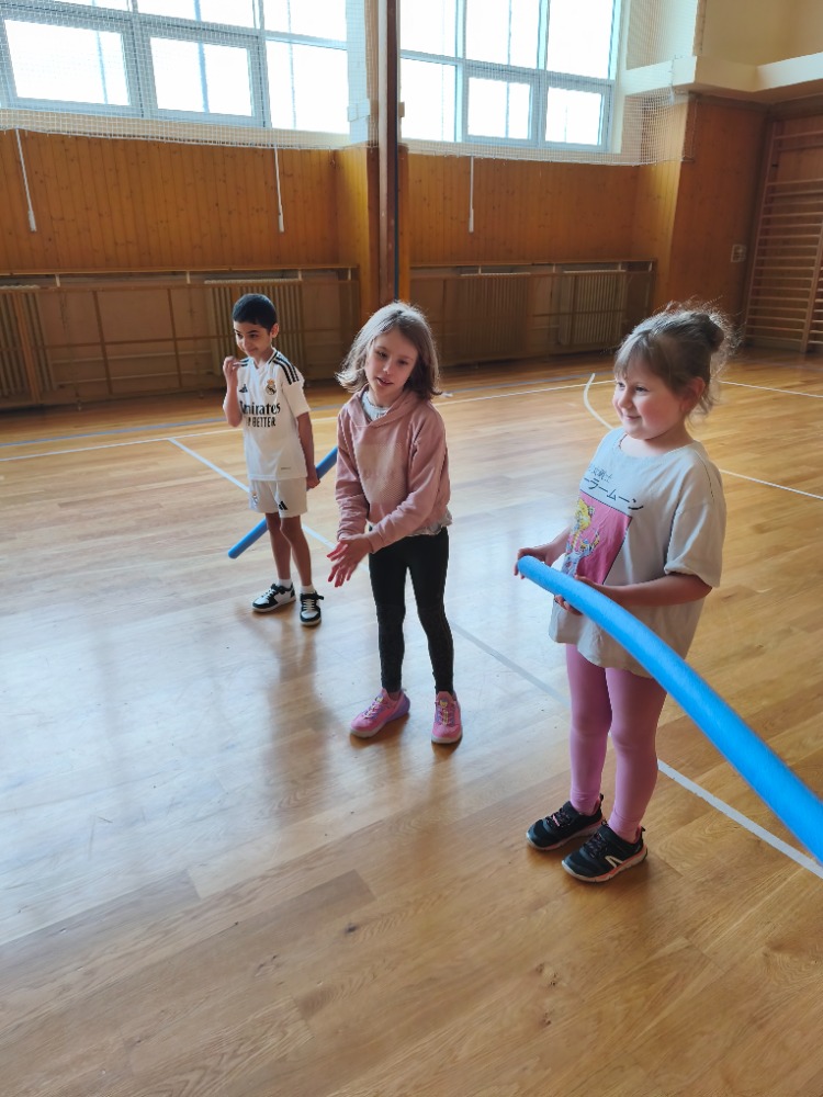 Klárka učí tělocvik