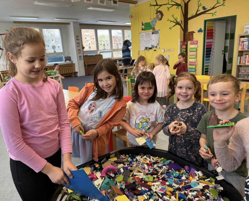 Kdo si hraje nezlobí